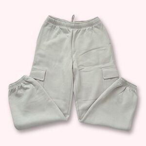 aritzia sugarplum lilac cargo sweatpants